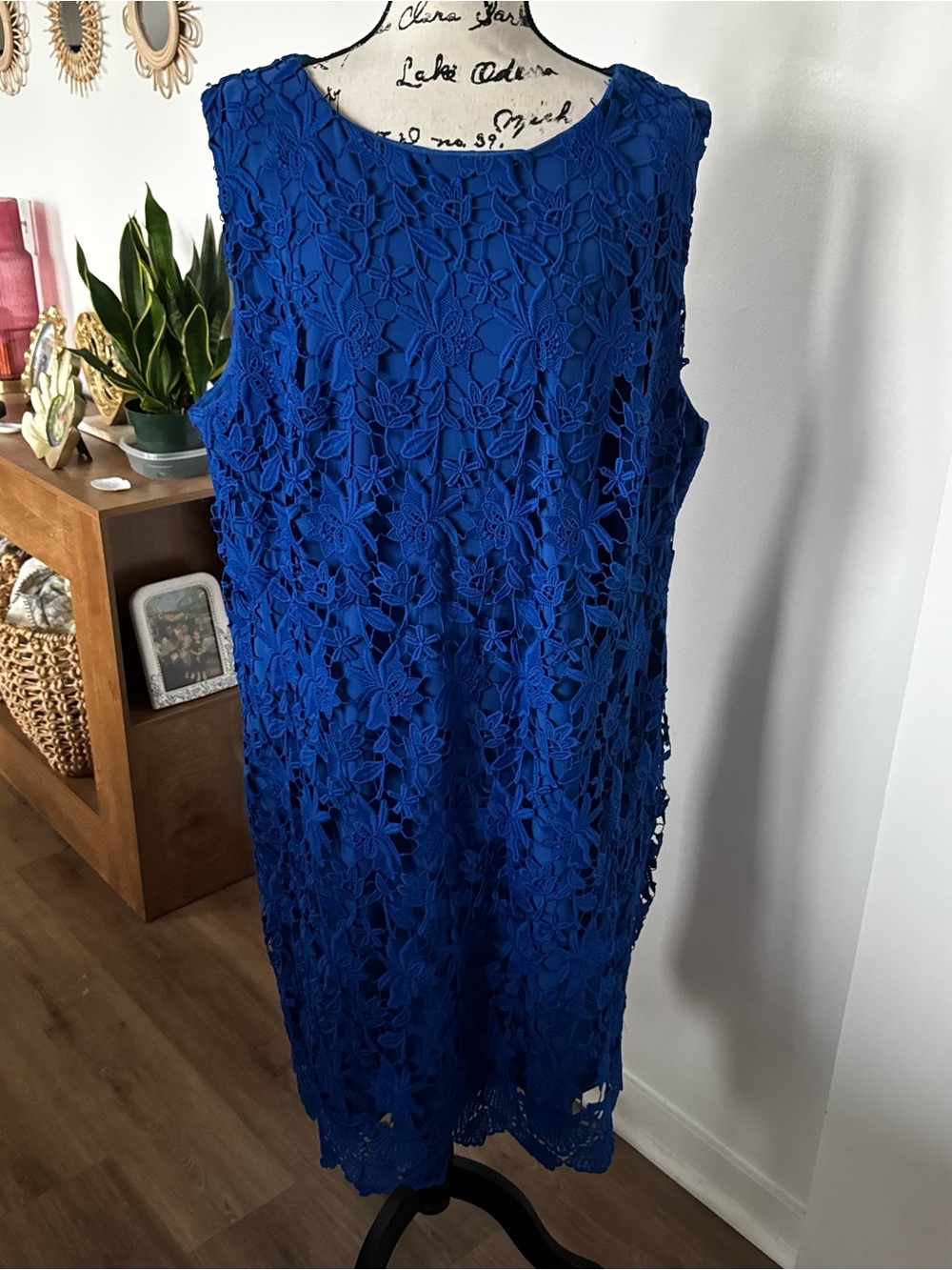 Sleeveless Floral Crochet Shift Dress in Royal Blue